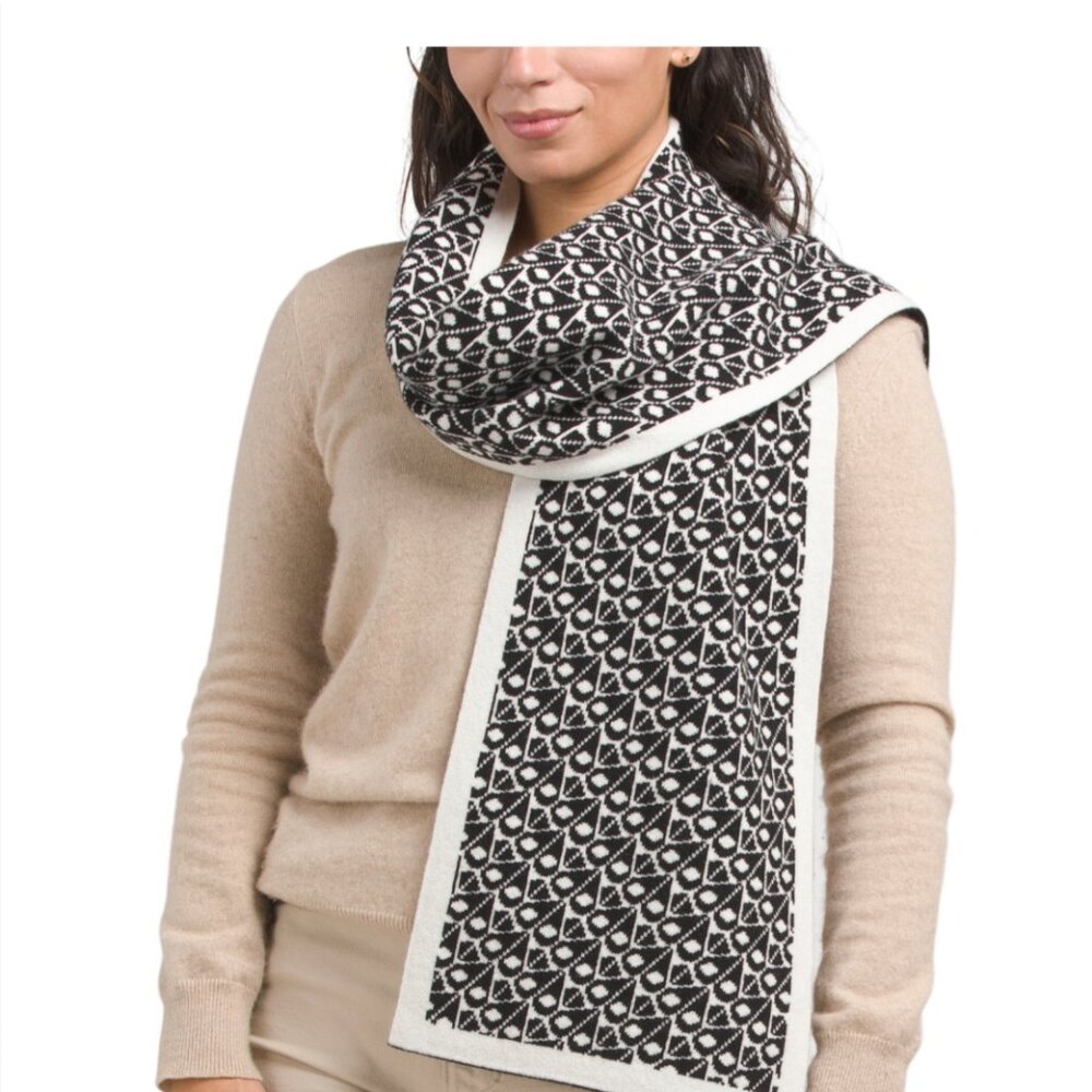 Moose Knuckle(  COMBO BEANIE AND SCARF)